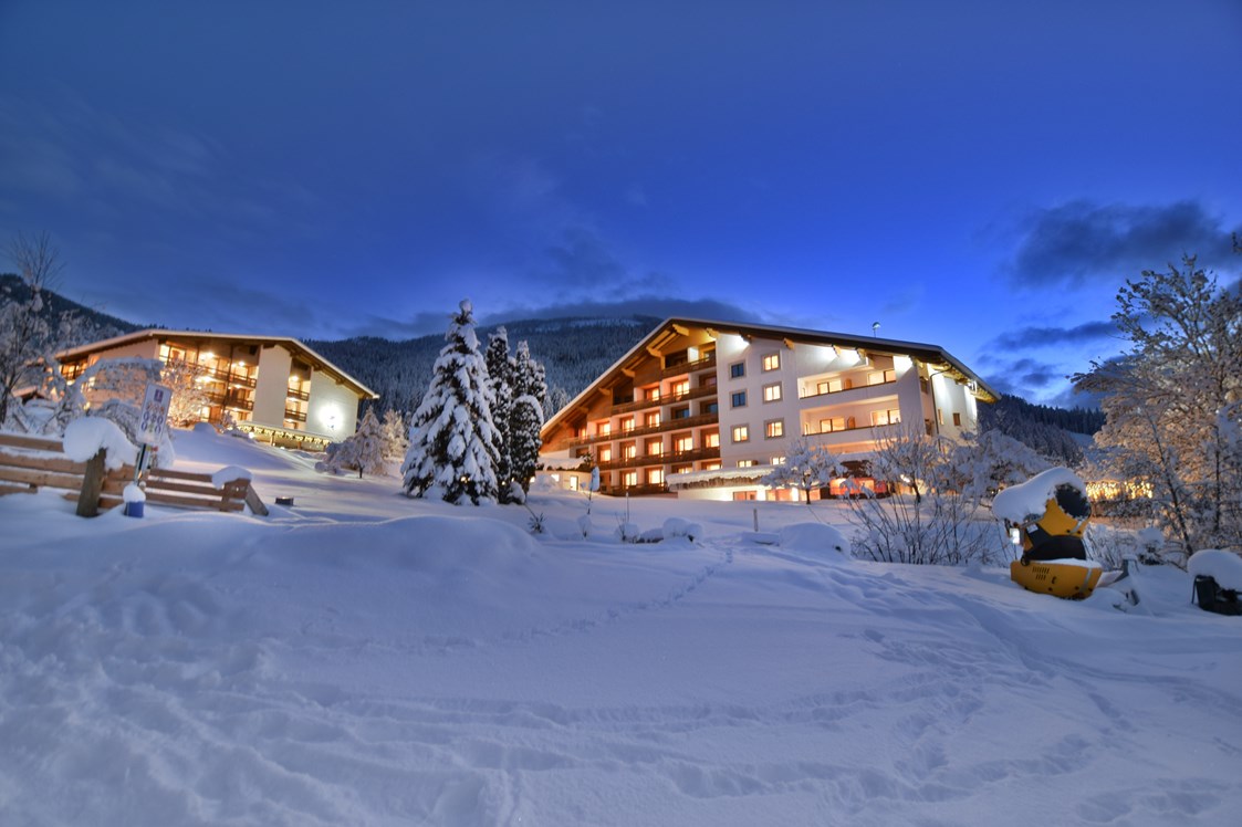 Wellnesshotel: Hotel NockResort in winterlichen Ambiente - Hotel NockResort