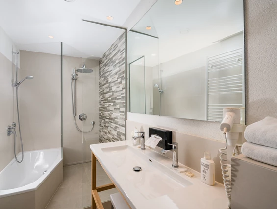 Wellnesshotel: Badezimmer Talblick - Hotel NockResort