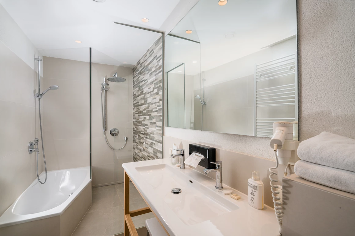 Wellnesshotel: Badezimmer Talblick - Hotel NockResort