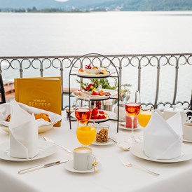 Wellnesshotel: Schlossfrühstück auf unserer Sonnenterrasse - Hotel Schloss Seefels