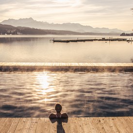 Wellnesshotel: Ein natürlicher Luxus - schwimmen im beheizten Seebad - Hotel Schloss Seefels