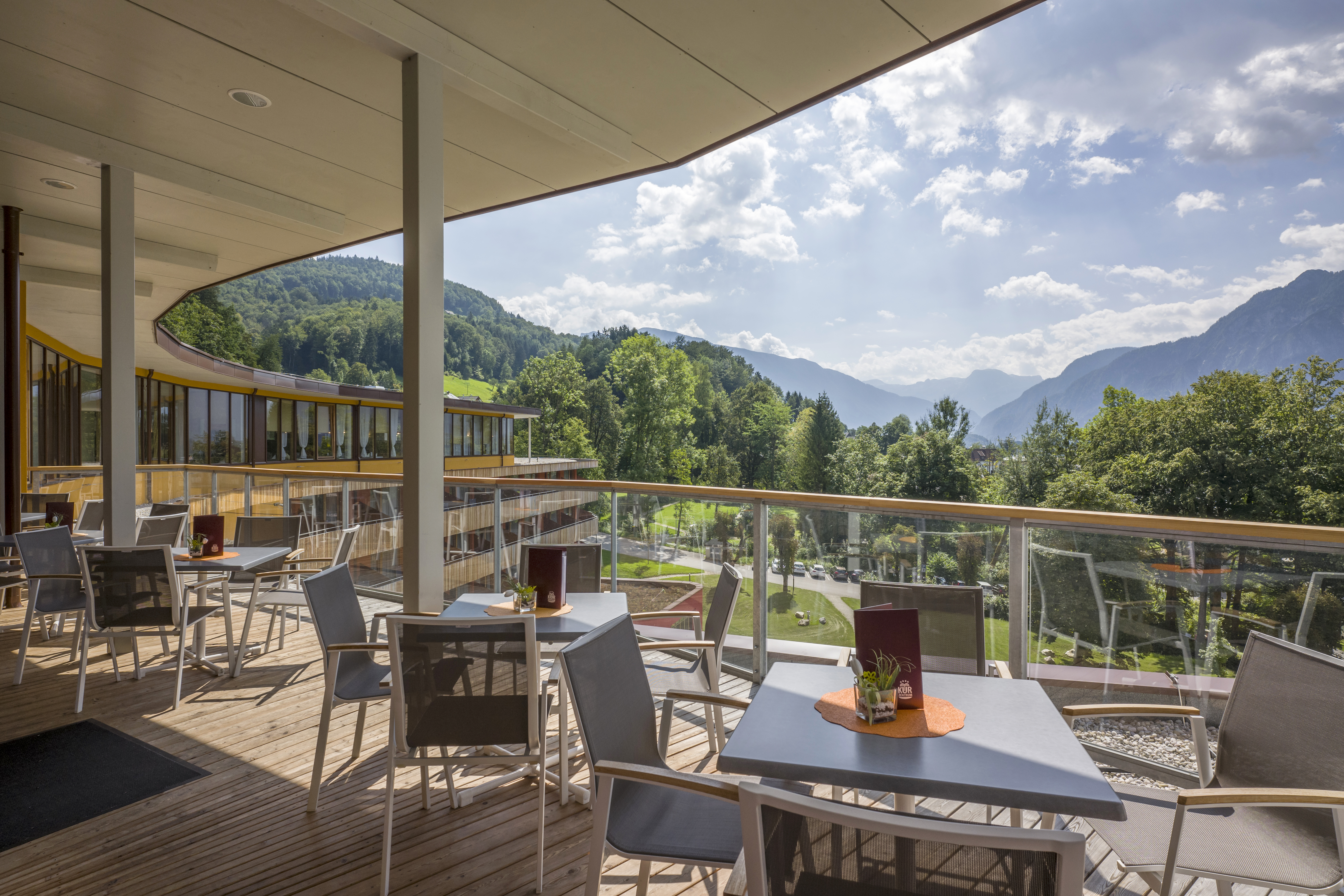 Wellnessurlaub - Salzkammergut - Dachterasse - Vivea 4* Hotel Bad Goisern