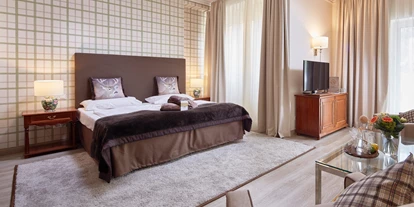 Wellnessurlaub - Day SPA - Altenmarkt im Pongau - Moderne alpine Eleganz und Lifestyle – neu definiert. Durch die ruhige und zentrale Lage von Bad Hofgastein bietet Ihnen das 4-Sterne Sport-, SPA- und Gesundheitshotel regionale Authentizität zeitgemäß interpretiert. - Das Alpenhaus Gasteinertal