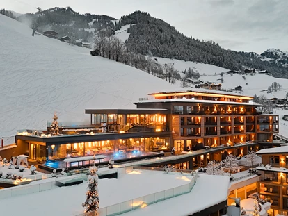 Wellnessurlaub - Pilates - Außenansicht Winter - DAS EDELWEISS Salzburg Mountain Resort