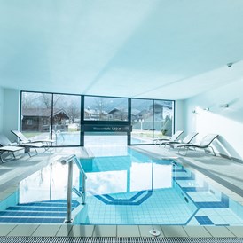Wellnesshotel: Indoor- und Outdoor Pool (im Winter beheizt) - Design & Wellness Hotel Alpenhof