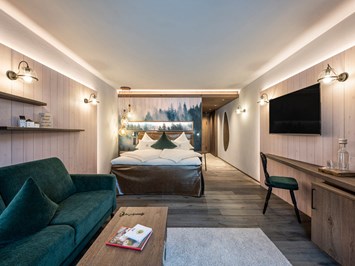 Good Life Resort Riederalm Zimmerkategorien Wohnkomfort-Doppelzimmer "Baumtraum"