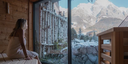 Wellnessurlaub - Babysitterservice - Sauna mit Ausblick auf die Leoganger Steinberge - Good Life Resort Riederalm