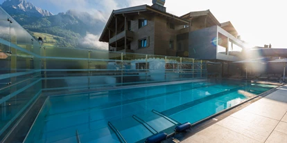 Wellnessurlaub - Babysitterservice - Familienwellness - "Pinzgauer Wasserfestspiele" Outdoorpool - Good Life Resort Riederalm