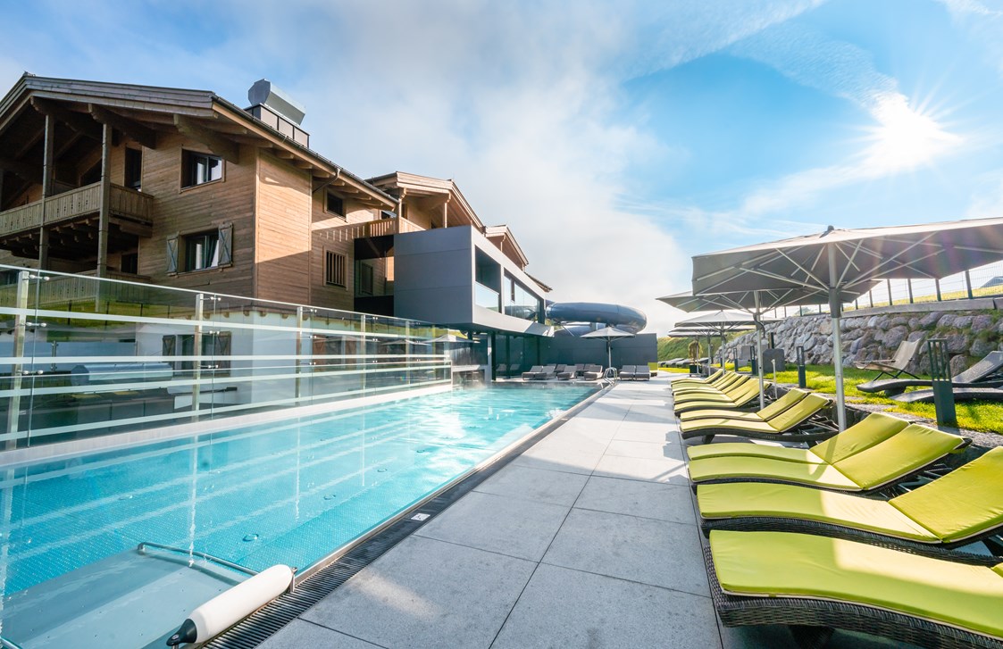 Wellnesshotel: Sport-Outdoor-Pool - Good Life Resort Riederalm