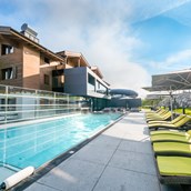 Wellnessurlaub: Sport-Outdoor-Pool - Good Life Resort Riederalm