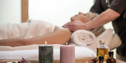 Wellnessurlaub - Schwanenstadt - Massagebehandlung - Waldhof Fuschlsee Resort