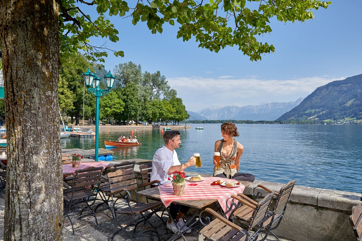 Wellnesshotel: Traditionelles Restaurant Pinzga Bräu mit Brauerei - GRAND HOTEL ZELL AM SEE