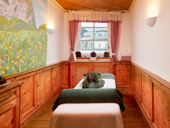 Wellnesshotel: Massagekabine - GRAND HOTEL ZELL AM SEE
