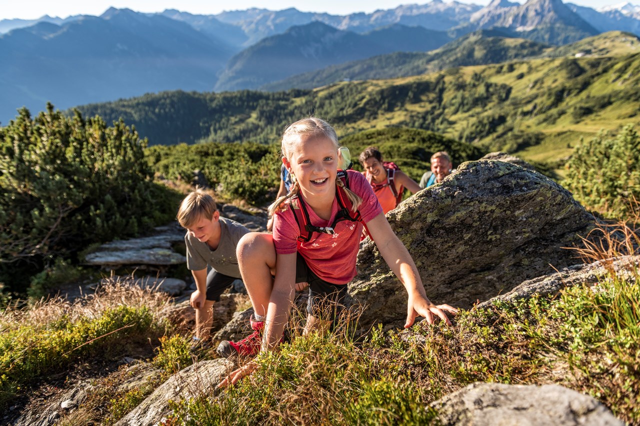 Schlosshotel Lacknerhof****S Ausflugsziele Wanderung zum Lackenkogel