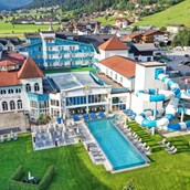 Wellnessurlaub: Schlosshotel Lacknerhof mit Schlossgarten und neuem Außenpool - Schlosshotel Lacknerhof****S