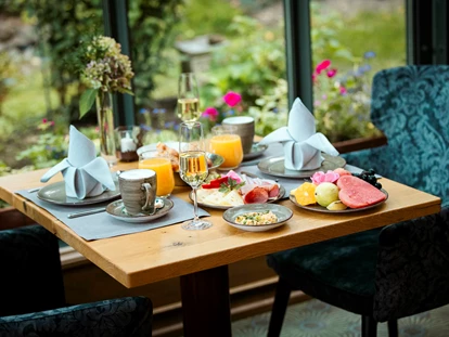 Wellnessurlaub - Pilates - Frühstück ist Teil der inkludierten 3/4 Kulinarik - Spirit & SPA Birkenhof am Elfenhain