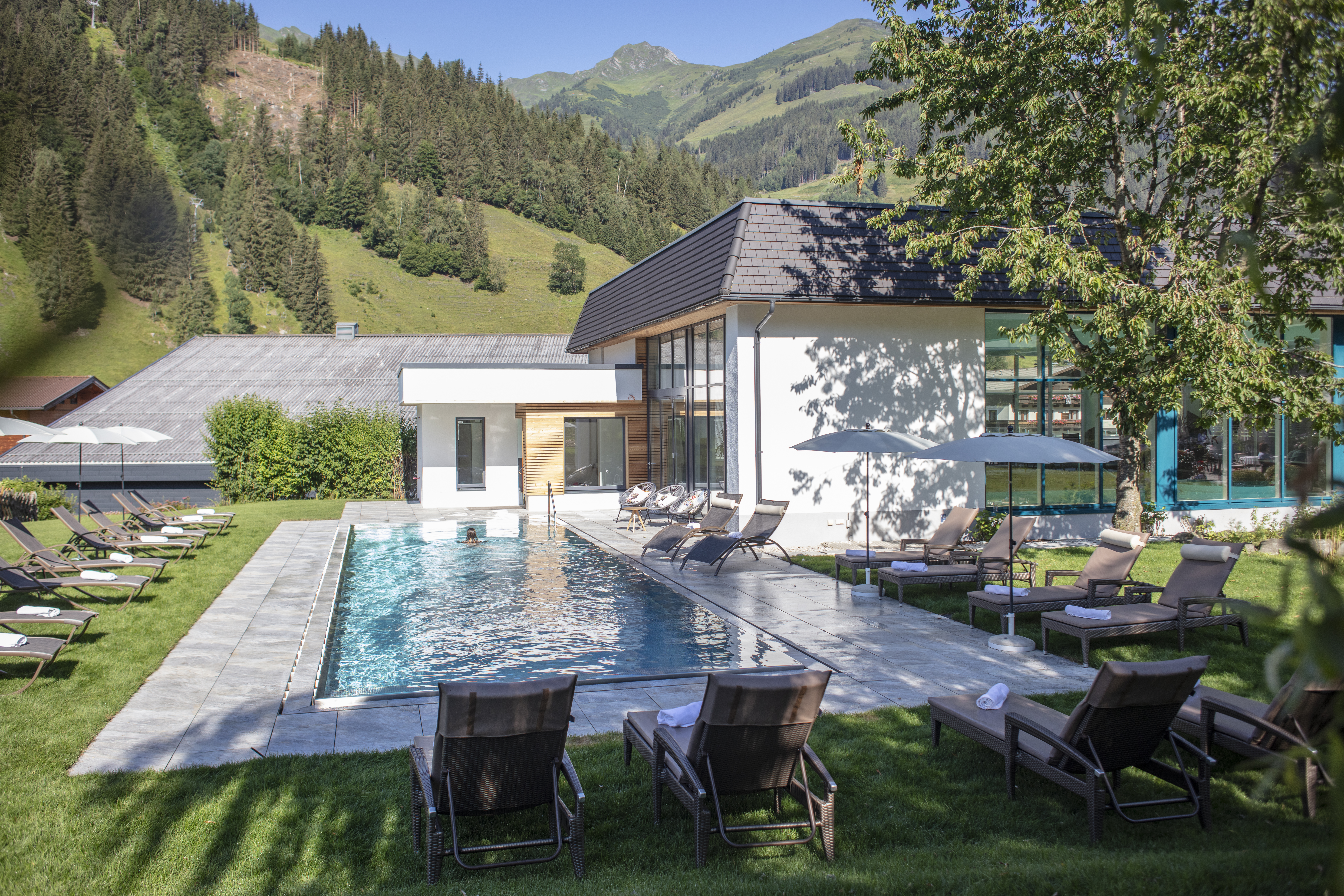 Wellnesshotel: Außenpool Sommer - Hotel Rauriserhof****S - Hotel | Umgebung, Wasser
