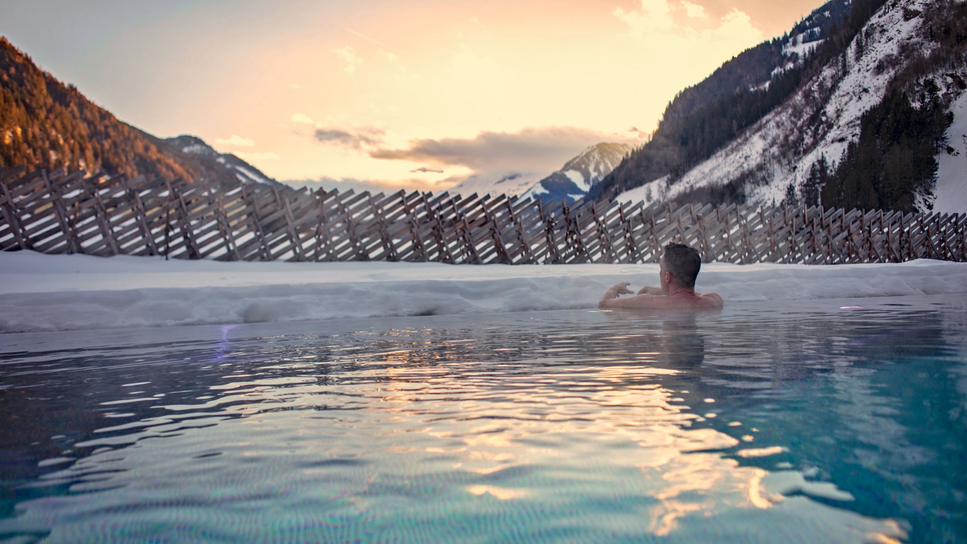 Wellnesshotel: Außenpool Winter - Hotel Rauriserhof****S - Hotel | Umgebung, Wasser