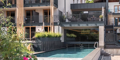 Wellnessurlaub - Dorf Tirol - Außenansicht - Maraias Luxury Suites & Apartments