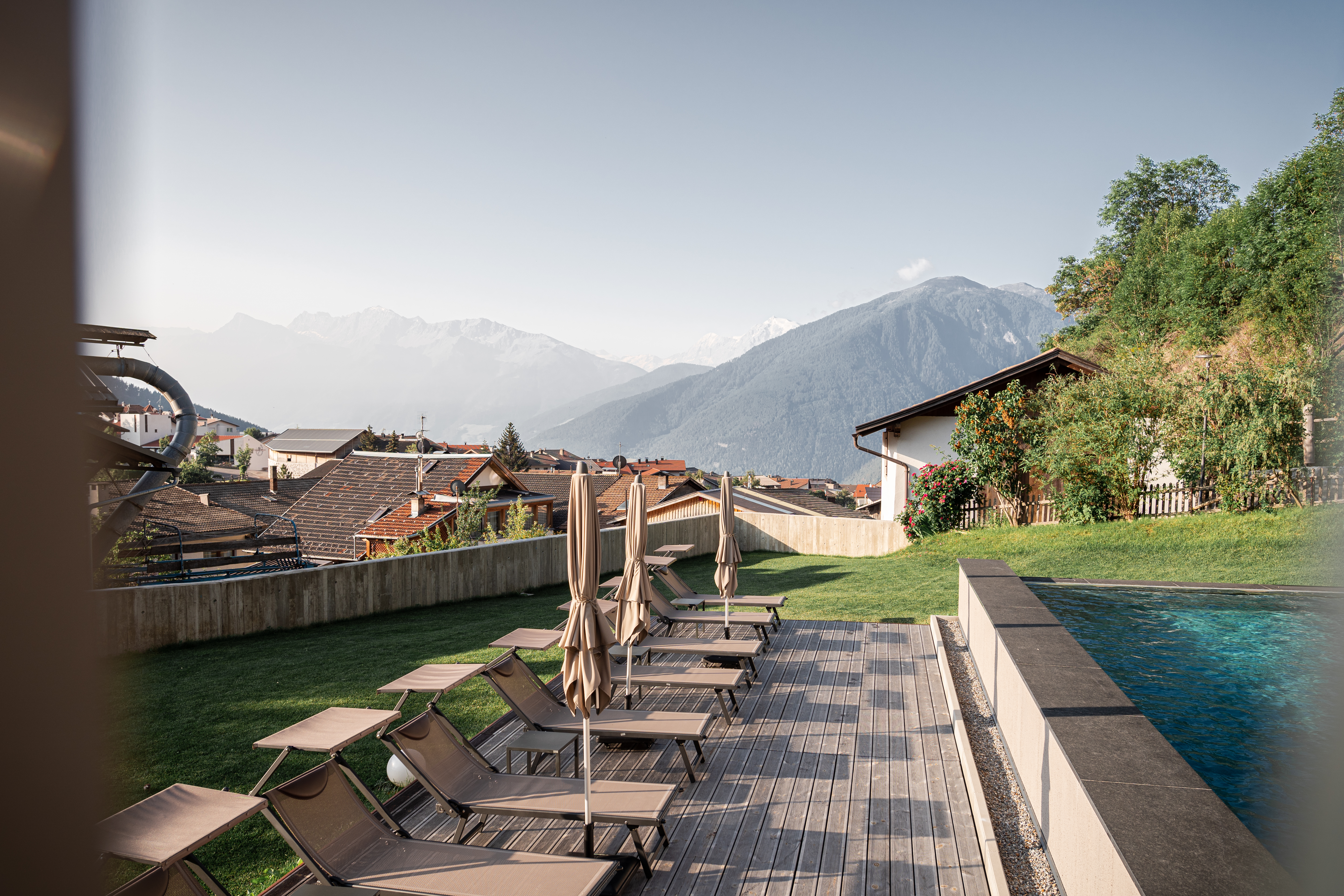 Wellnessurlaub - Klassifizierung: 4 Sterne - Südtirol  - Poolterrasse - Maraias Luxury Suites & Apartments