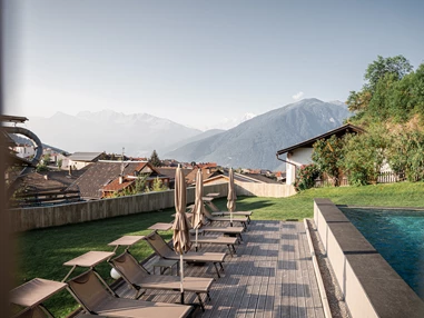 Wellnesshotel: Poolterrasse - Maraias Luxury Suites & Apartments