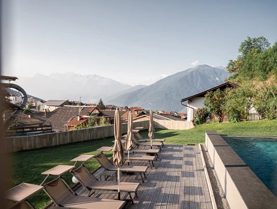 Wellnesshotel: Poolterrasse - Maraias Luxury Suites & Apartments