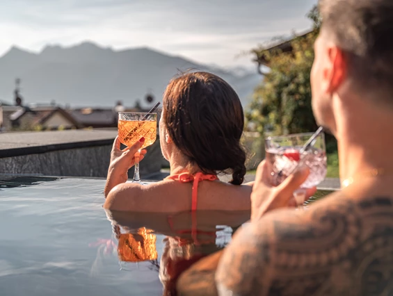 Wellnesshotel: Poolaussicht - Maraias Luxury Suites & Apartments