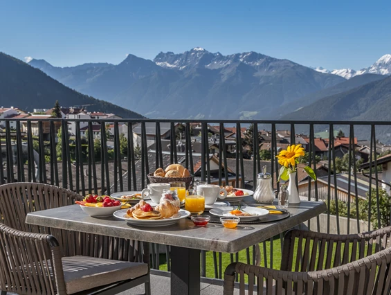Wellnesshotel: Frühstück auf der Terrasse - Maraias Luxury Suites & Apartments