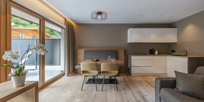 Wellnessurlaub - Dorf Tirol - Wohnraum Apartment - Maraias Luxury Suites & Apartments