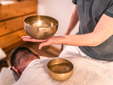 Wellnesshotel: Klangschalenmassage - Maraias Luxury Suites & Apartments