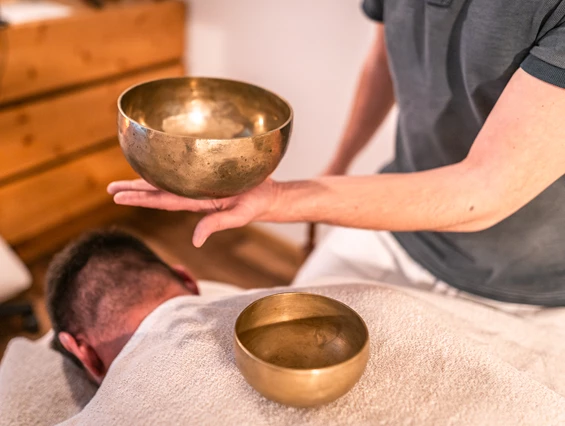 Wellnesshotel: Klangschalenmassage - Maraias Luxury Suites & Apartments