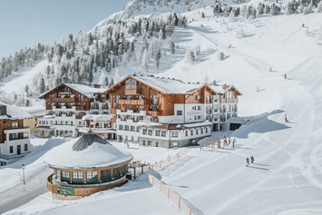 Wellnesshotel: Hotel Schneider - beste Lage direkt an der Gamsleitenbahn 1 Nr. 1 für alle Skifahrer - ski in & out. - Hotel Schneider
