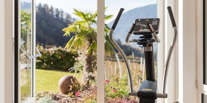 Wellnessurlaub - Dorf Tirol - Technogym Cardio Fitnessraum - Hotel Kiendl