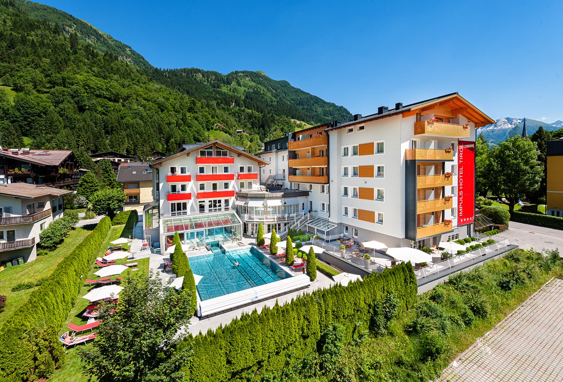 Wellnesshotel: Aussenansicht Sommer - Impuls Hotel Tirol