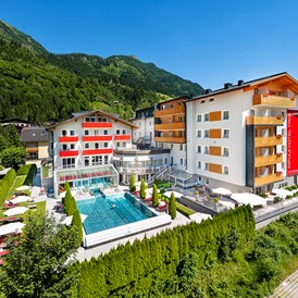 Wellnesshotel: Aussenansicht Sommer - Impuls Hotel Tirol