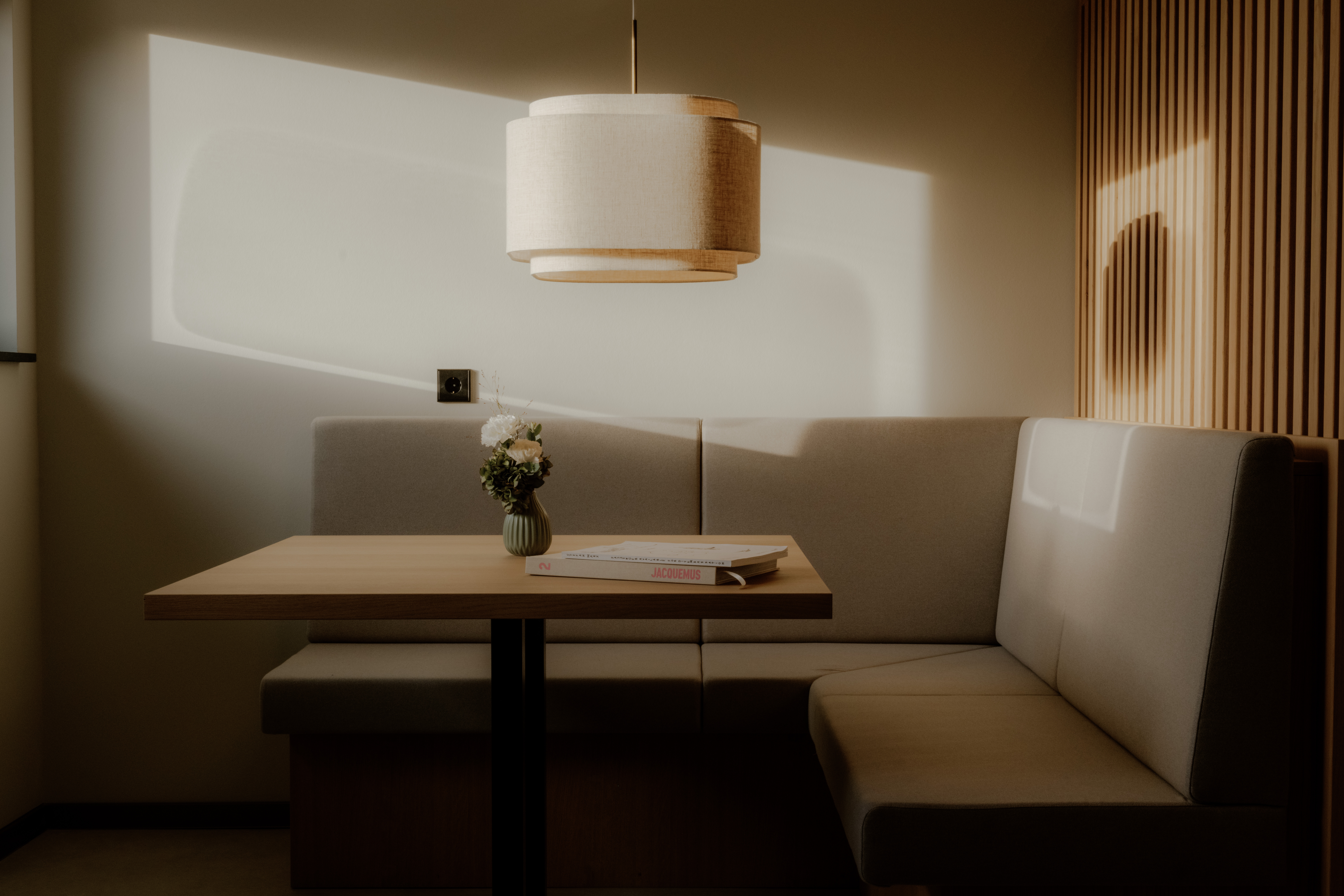 Wellnessurlaub - Baden-Württemberg - Sitzecke Wald Suite - Hotel Auerhahn