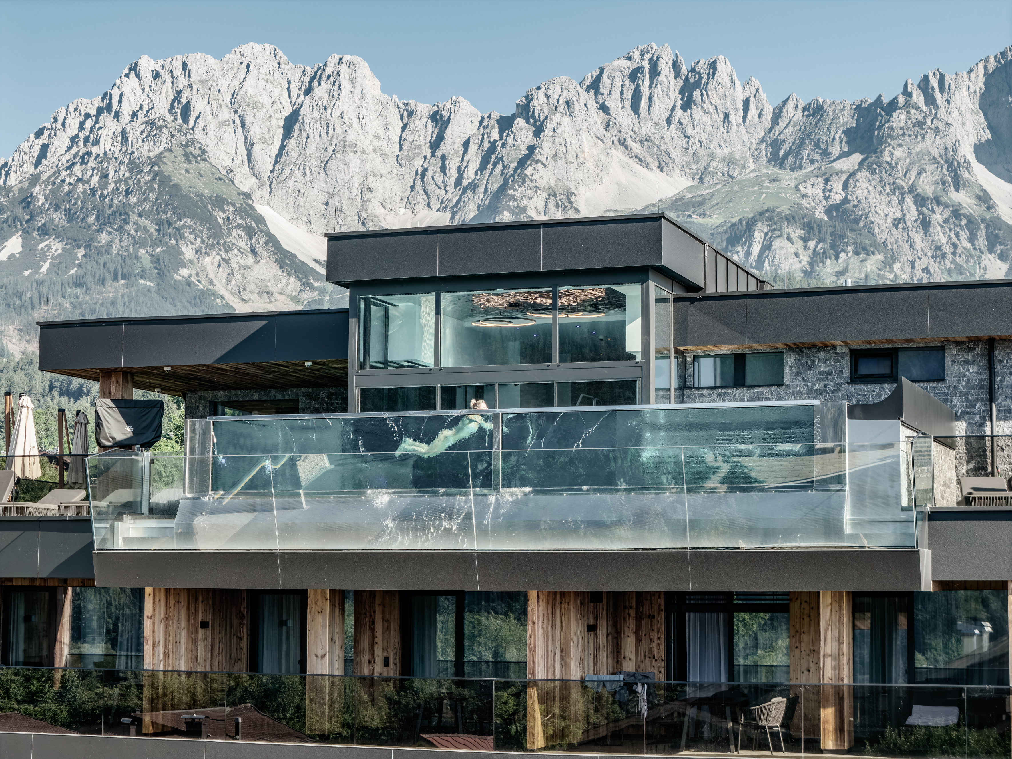 Wellnessurlaub - Kaprun - Infinity Sky Pool Kaiserjuwel mit Blick auf den Wilden Kaiser - Kaiserjuwel - Deluxe Suiten Seiwald