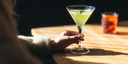 Wellnessurlaub - Day SPA - Altenmarkt im Pongau - Cocktail an der Hotelbar - Ritzenhof – Hotel und Spa am See
