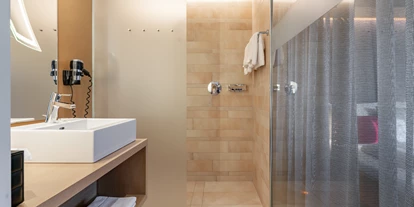 Wellnessurlaub - Day SPA - Altenmarkt im Pongau - Badezimmer  - Ritzenhof – Hotel und Spa am See
