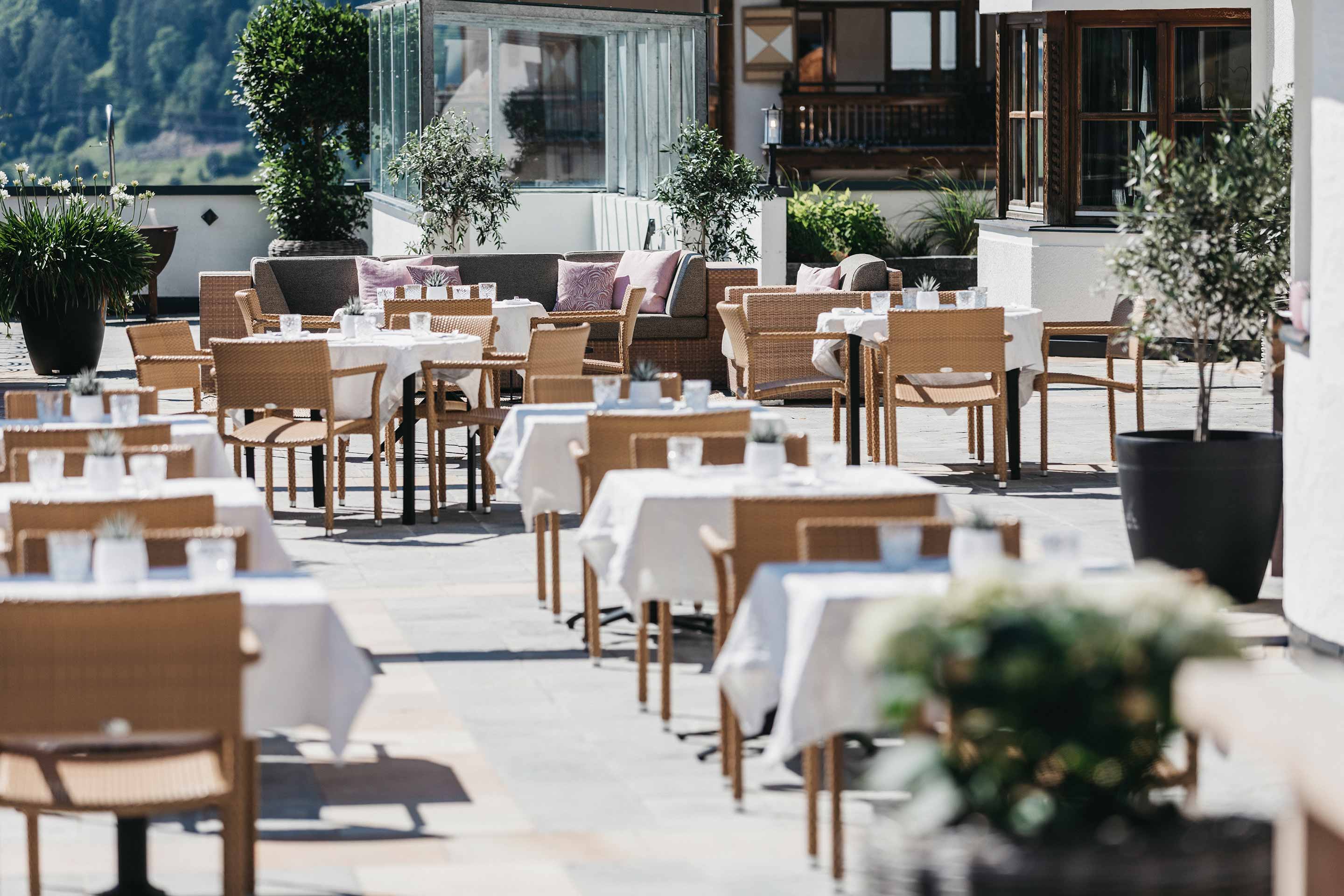 Wellnesshotel: Kulinarik-sonnhof-dinner-alpendorf-josalzburg-salzburgerland, sonnhofalpendorf-sonnhof-josalzburg-salzburgerland-wellnesshotel-adultsonly-urlaub-sommer-winter-wellness-ski-skiin-skiout - Sonnhof Alpendorf - adults only place