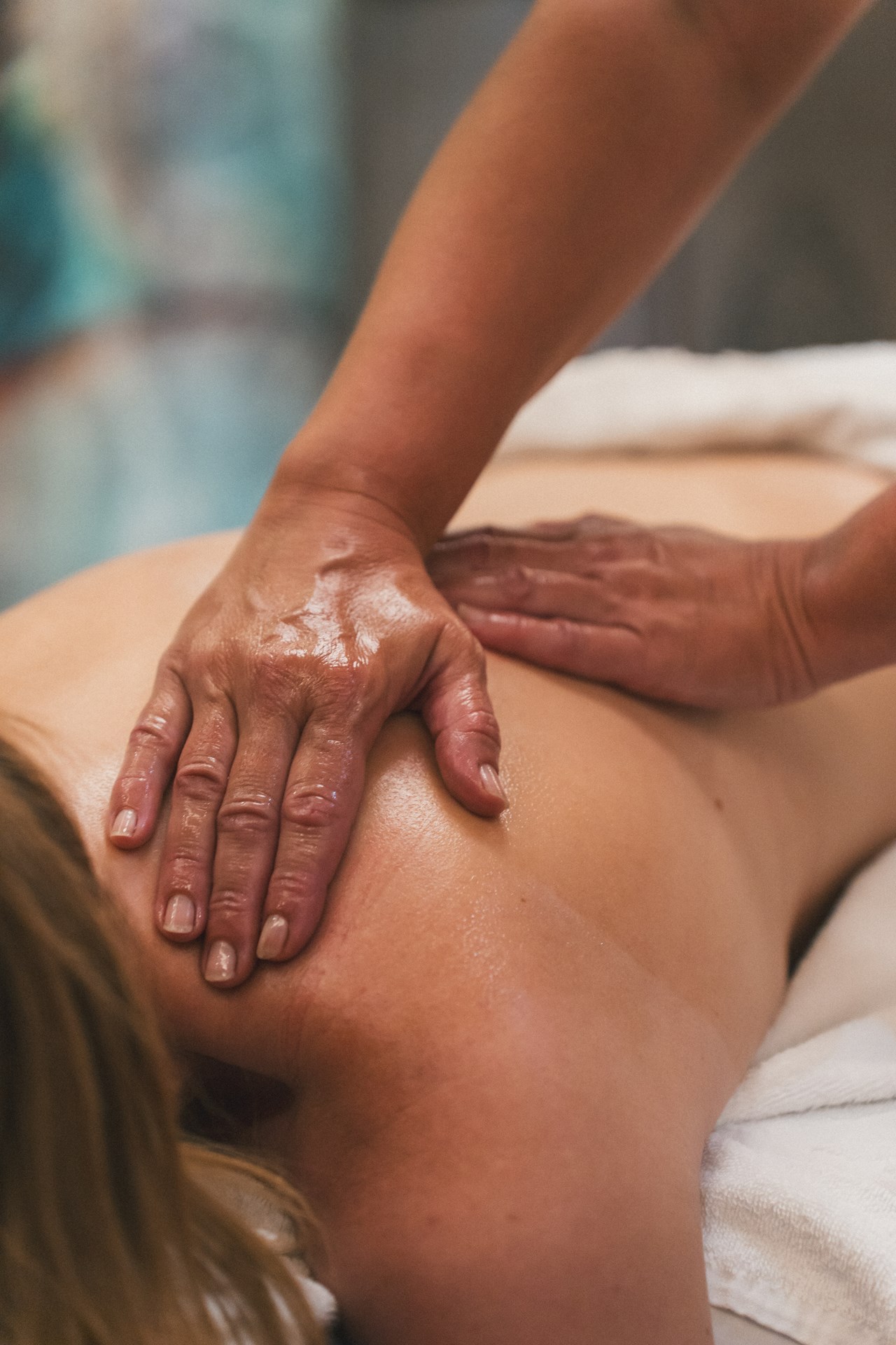 Alpinhotel Berghaus Massagen im Detail Lomi Lomi Massage