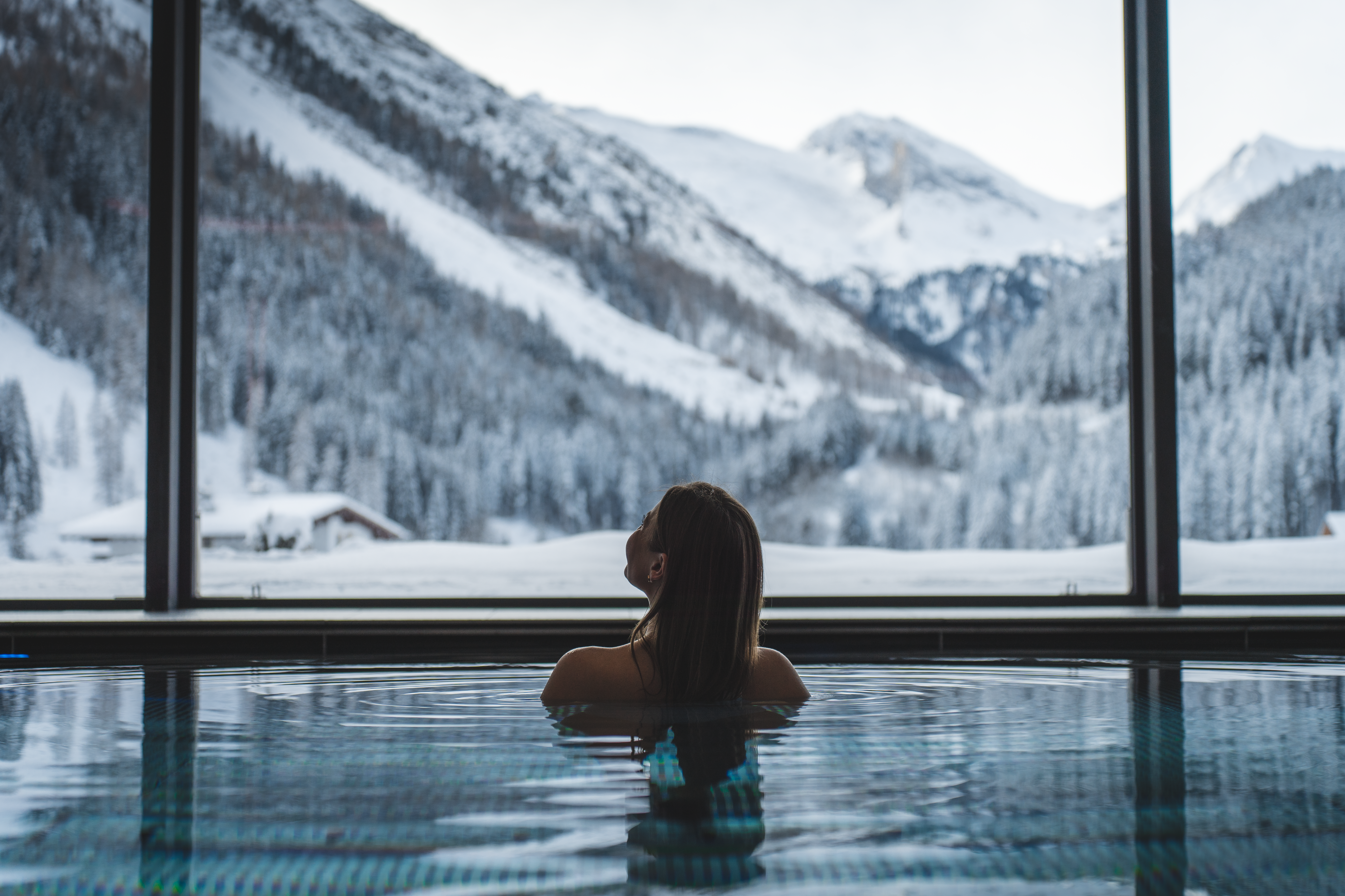 Wellnesshotel: Panoramahallenbad mit Gletscherblick - Alpinhotel Berghaus