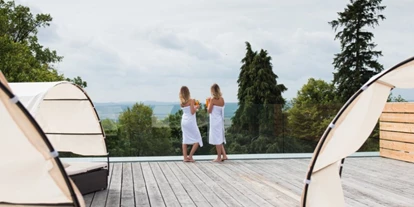 Wellnessurlaub - Ganzkörpermassage - Esthal - Wellnessterrasse - Parkhotel Schillerhain