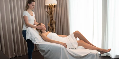 Wellnessurlaub - Ganzkörpermassage - Esthal - NaturSpa - Parkhotel Schillerhain