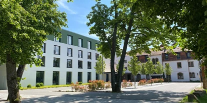 Wellnessurlaub - Ganzkörpermassage - Esthal - Neubau und Stammhaus - Parkhotel Schillerhain