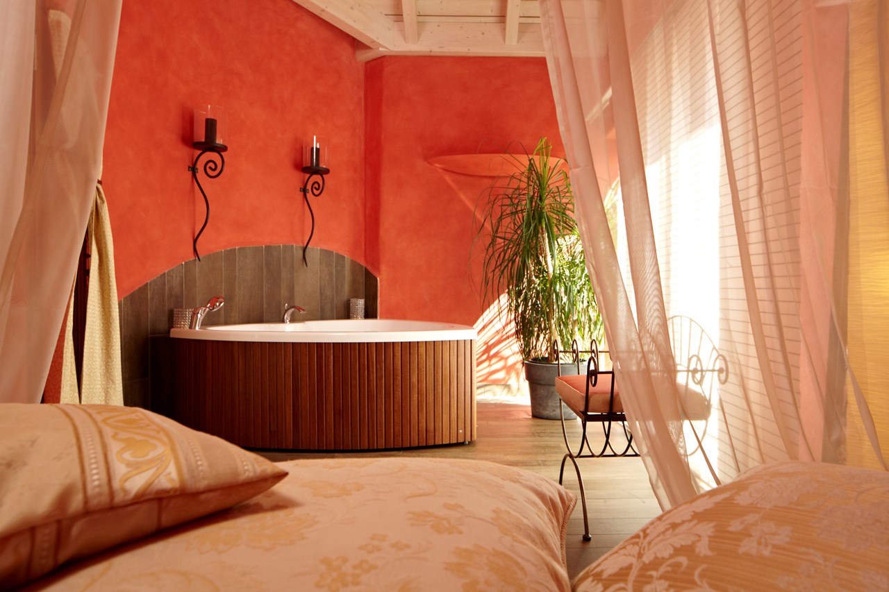 Hotel Dirsch Wellness  Spa Resort Naturpark Altmühltal Massagen im Detail Romantiksuite