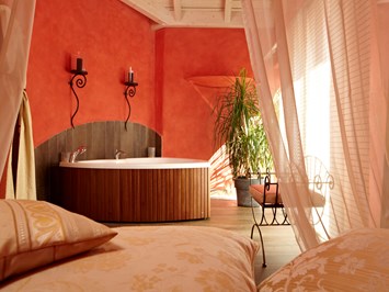 Hotel Dirsch Wellness  Spa Resort Naturpark Altmühltal Massagen im Detail Romantiksuite