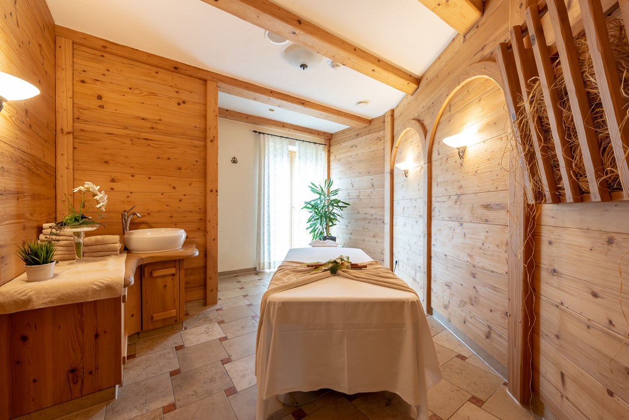 Hotel Dirsch Wellness  Spa Resort Naturpark Altmühltal Massagen im Detail Massage