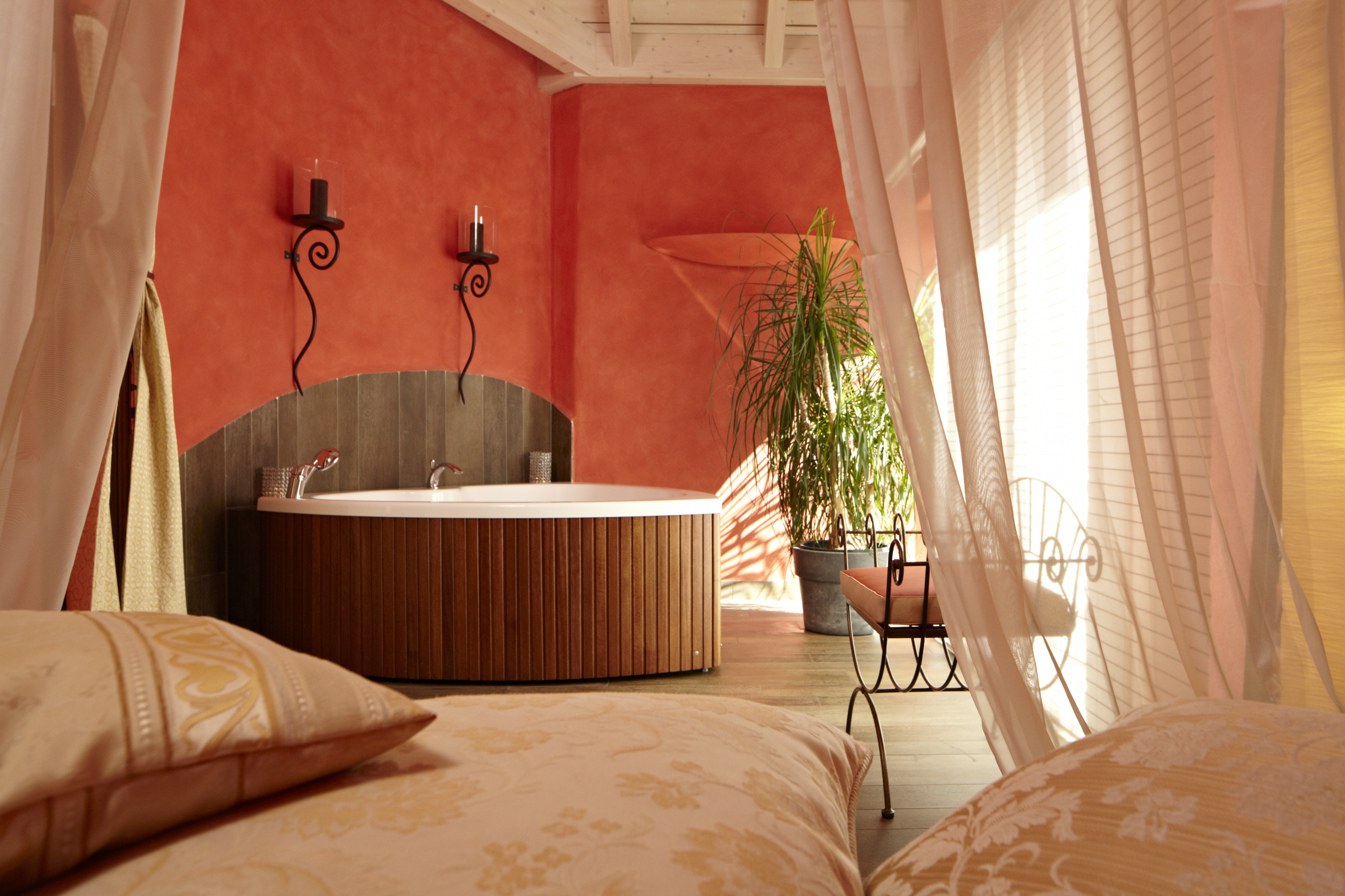 Hotel Dirsch Wellness und Spa Resort Naturpark Altmühltal Massagen im Detail Romantiksuite