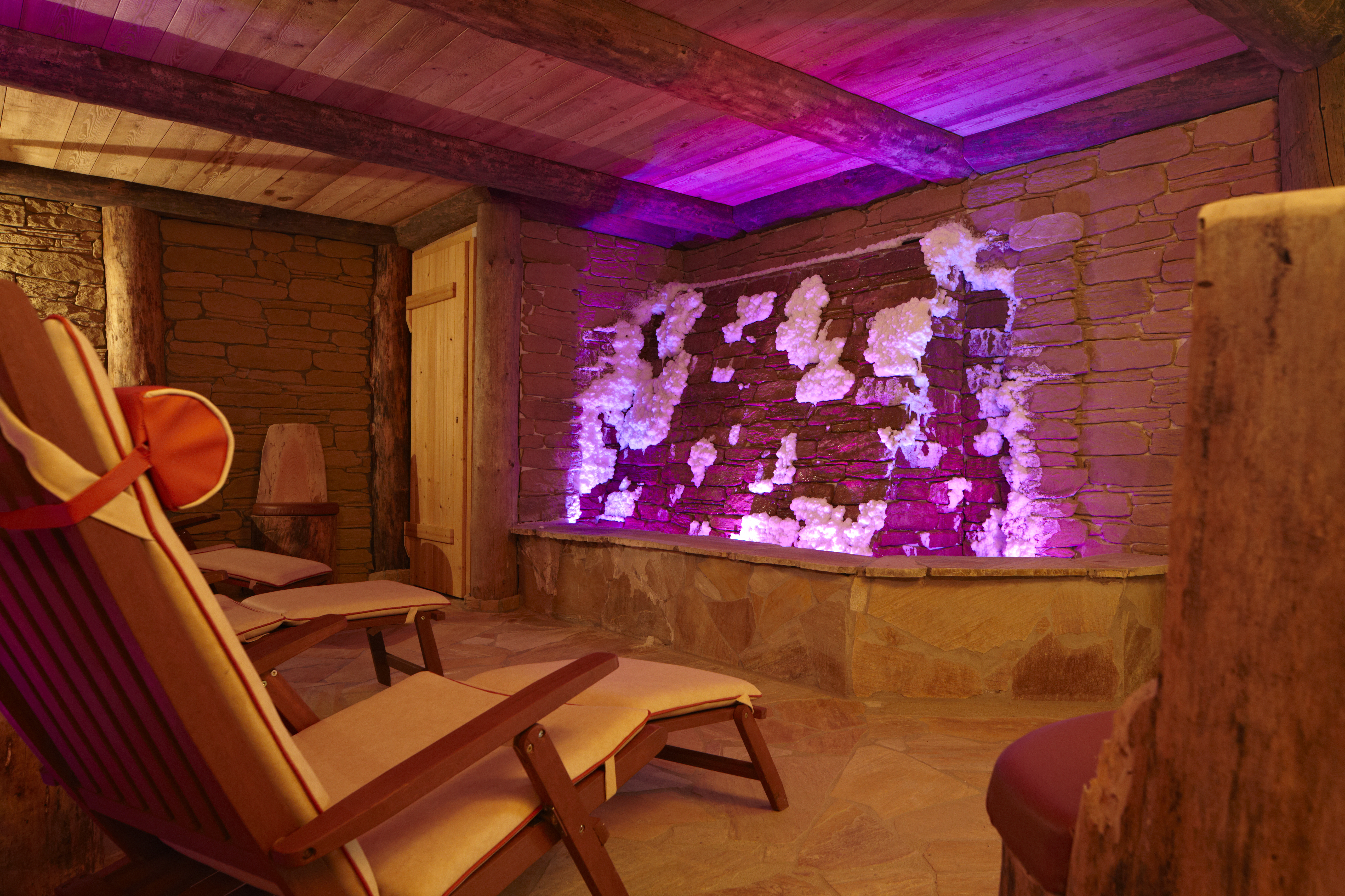 Hotel Dirsch Wellness und Spa Resort Naturpark Altmühltal Saunen und Bäder im Detail Salz-Sole-Stollen